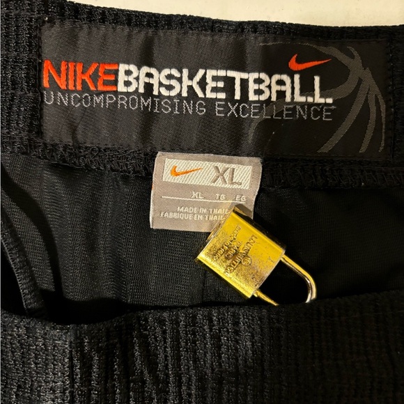 Vintage Y2K Nike Men's Black Basketball Shorts - Picture 5 of 5